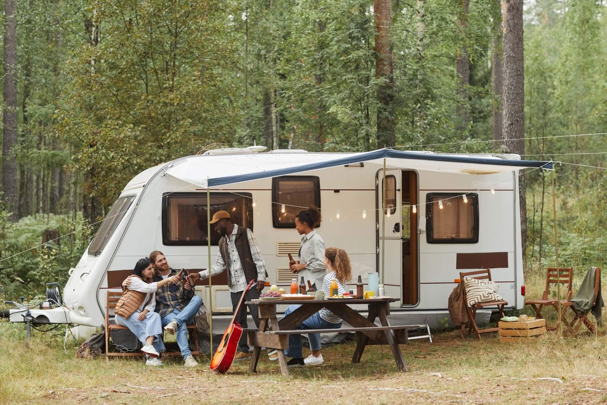 Campingurlaub auf Sparflamme? Deutsche sind spendable Camperinnen und Camper